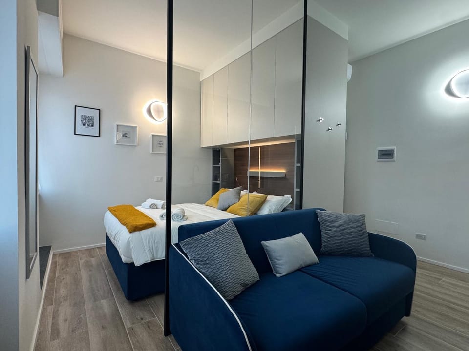 Bed, Seating area, Bedroom