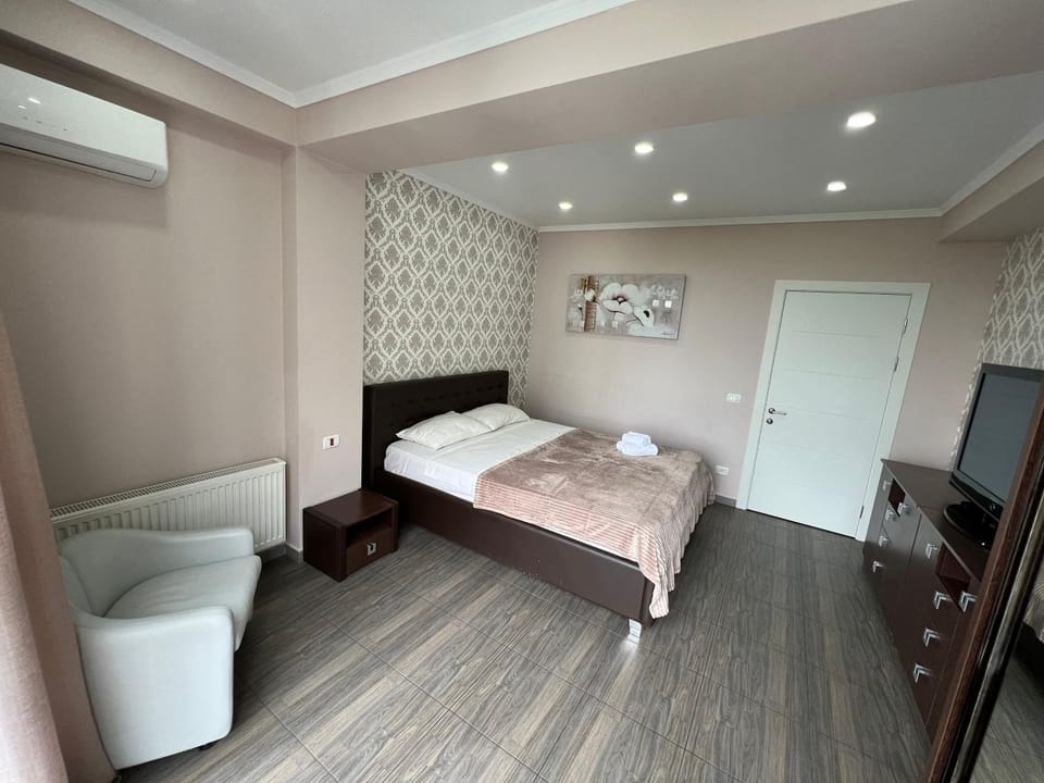 Bed, TV and multimedia, Bedroom, air conditioner