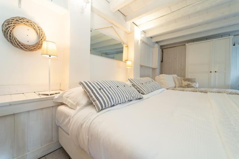 Storica Villa sul Lago di Como con darsena privata Apartment in Canton of Ticino