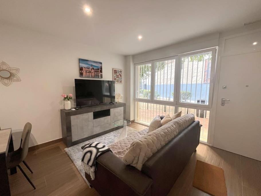 Communal lounge/ TV room, Living room