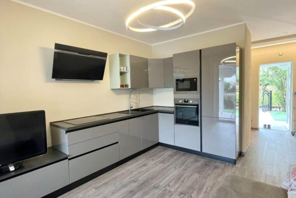 Communal lounge/ TV room, TV and multimedia, kitchen