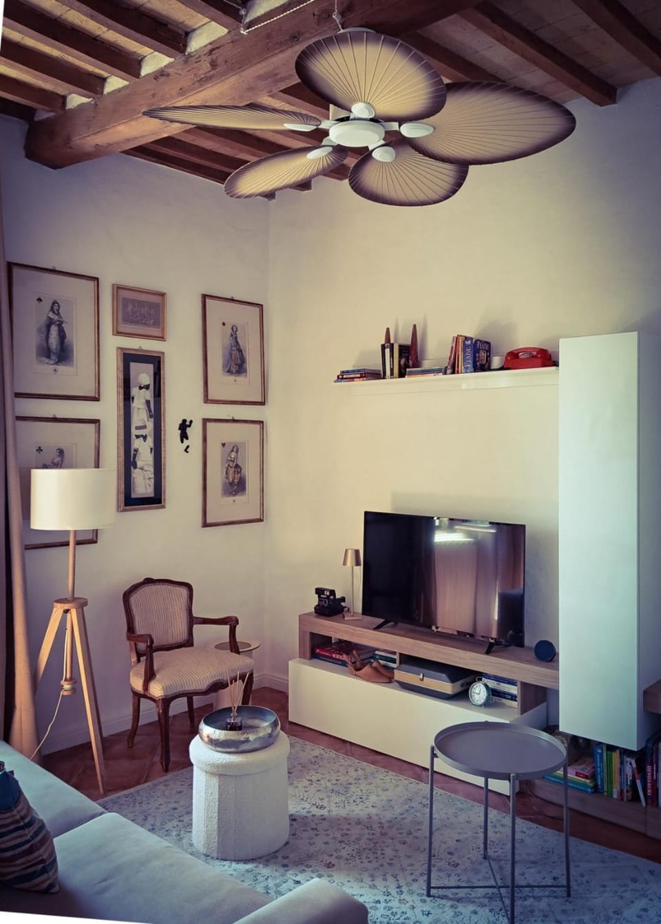Communal lounge/ TV room, TV and multimedia, Living room, Seating area, Evening entertainment