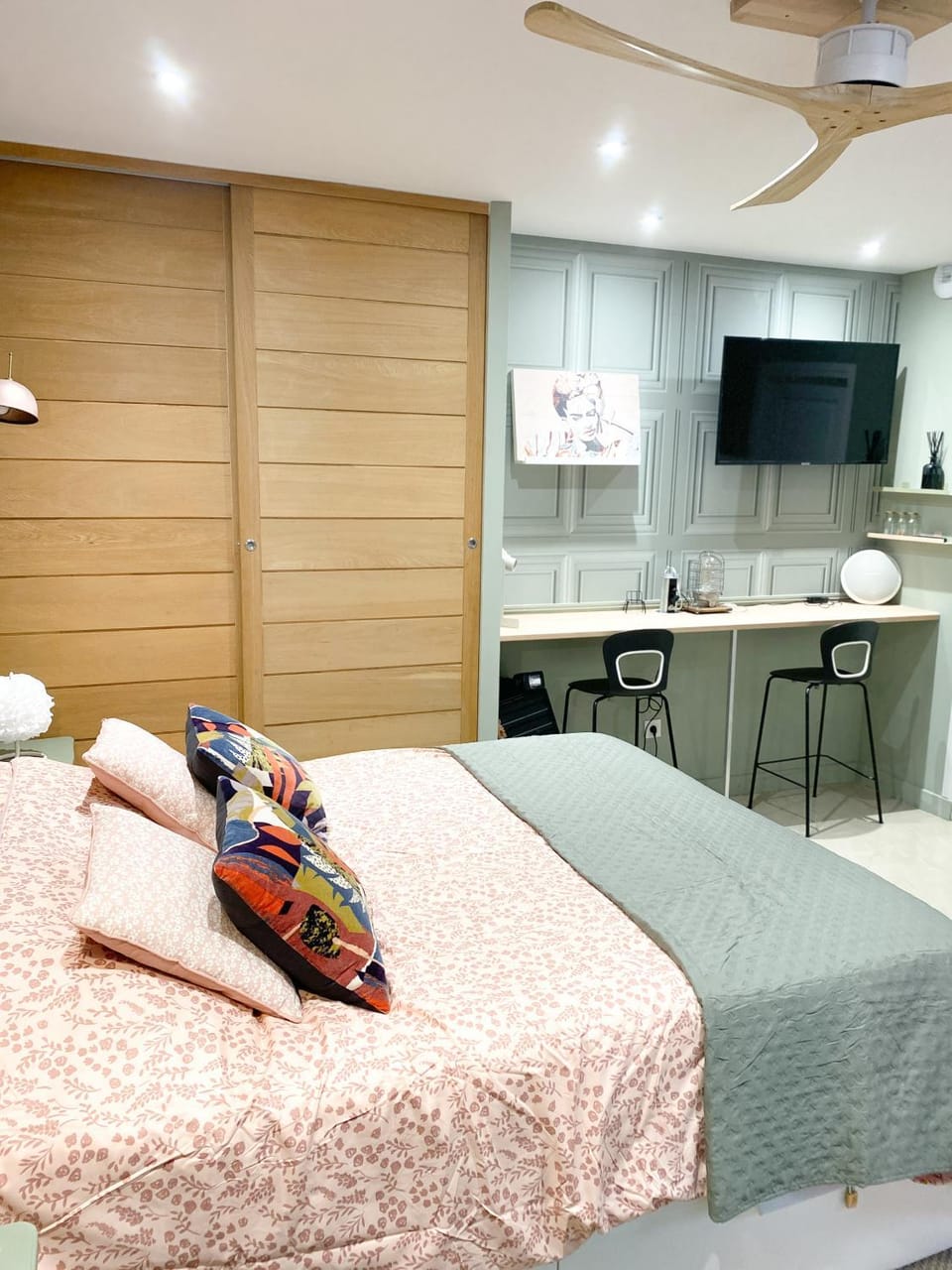 TV and multimedia, Business facilities, Bedroom, storage