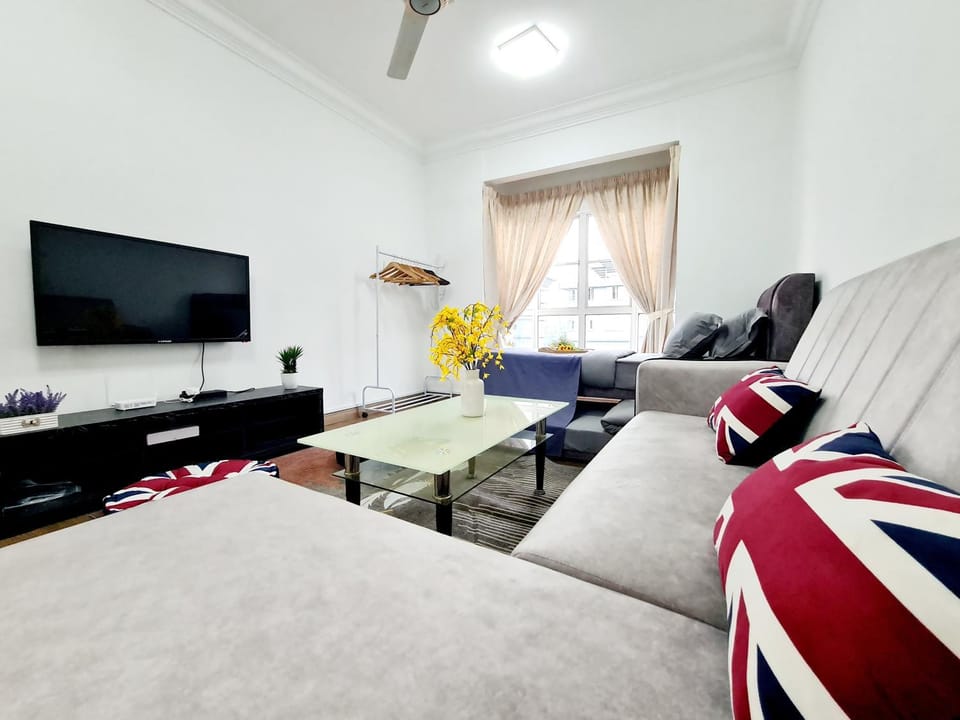 Bed, TV and multimedia, Living room, Photo of the whole room, Seating area