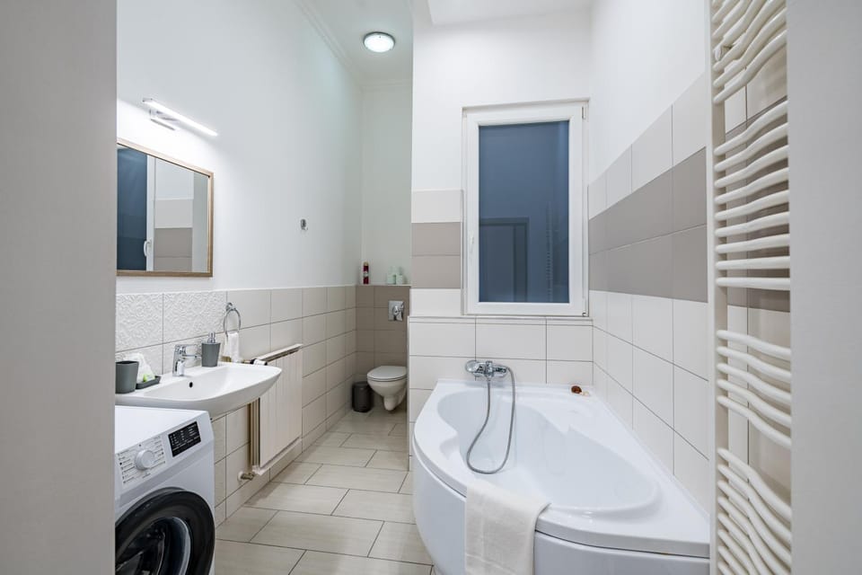 Bathroom, Bath, washing machine