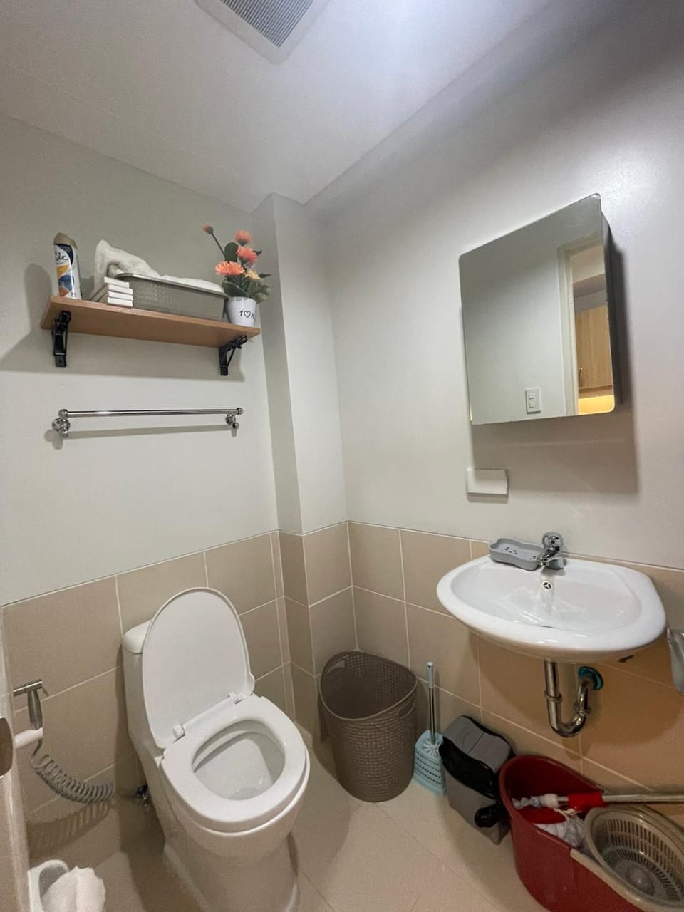 Shower, Toilet, Bathroom, bidet, towels