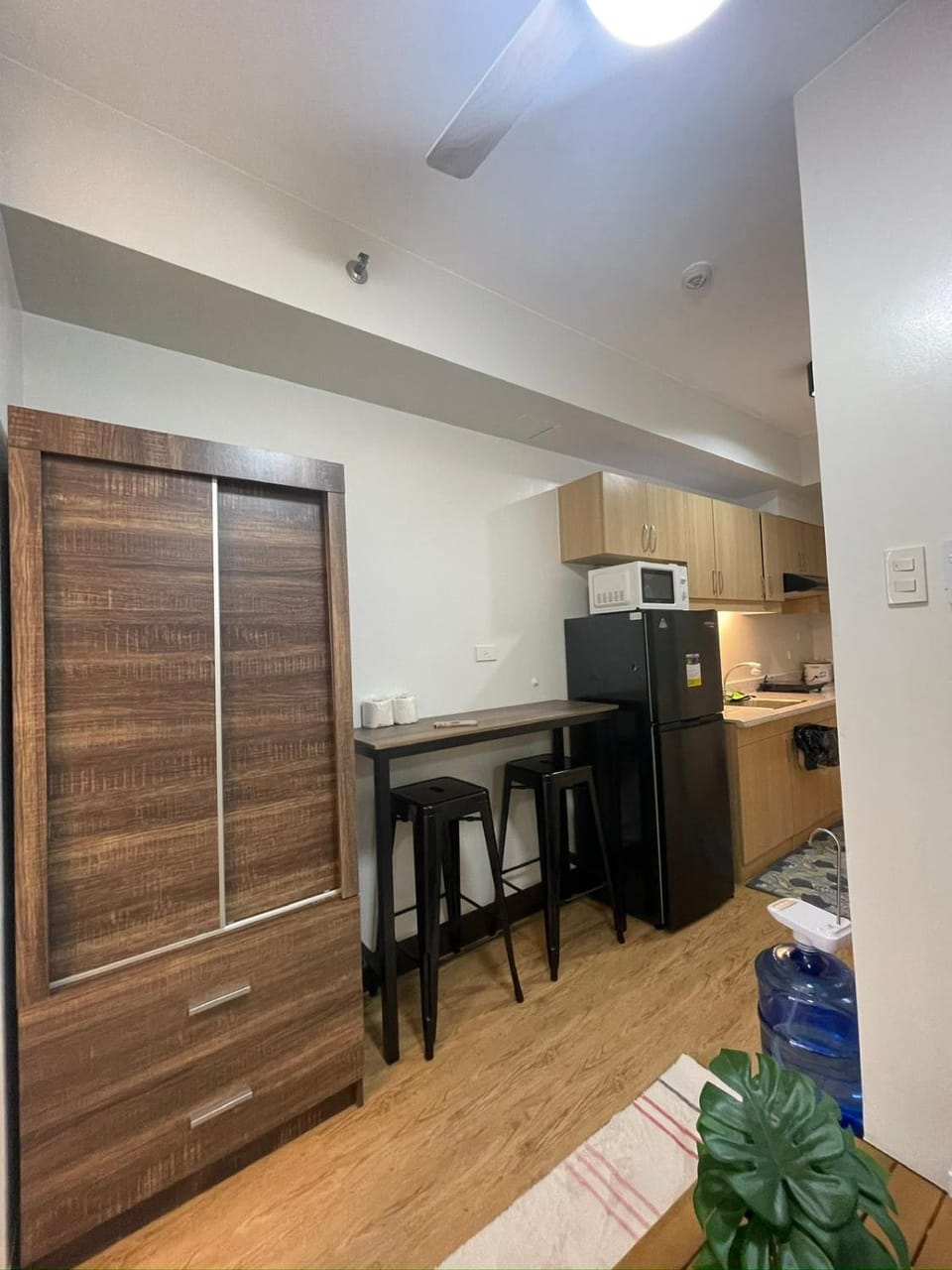 Kitchen or kitchenette, Dining area, minibar