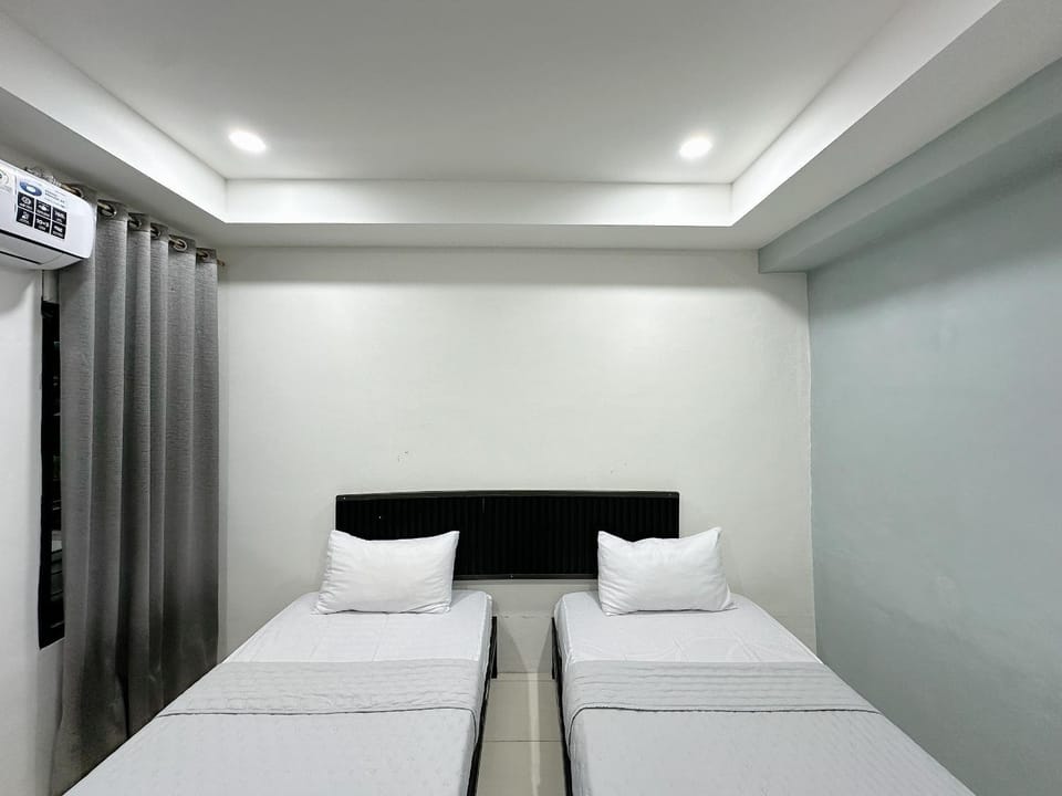 Ghaza Guest House Bed and Breakfast in Padang