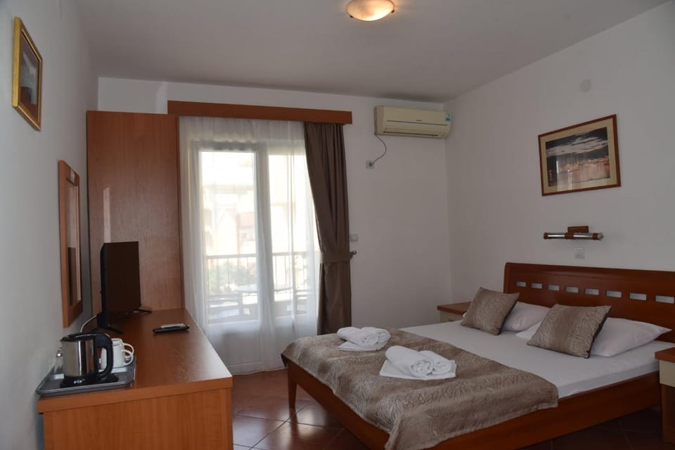 Guest House Zec Bed and Breakfast in Budva