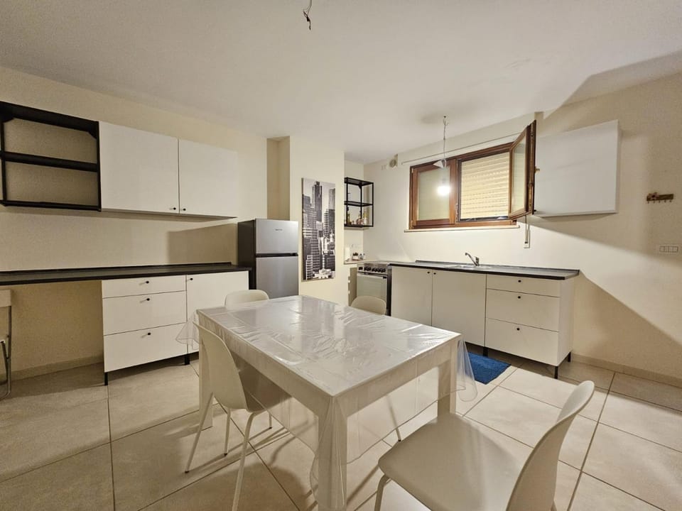 Kitchen or kitchenette, Dining area, stove