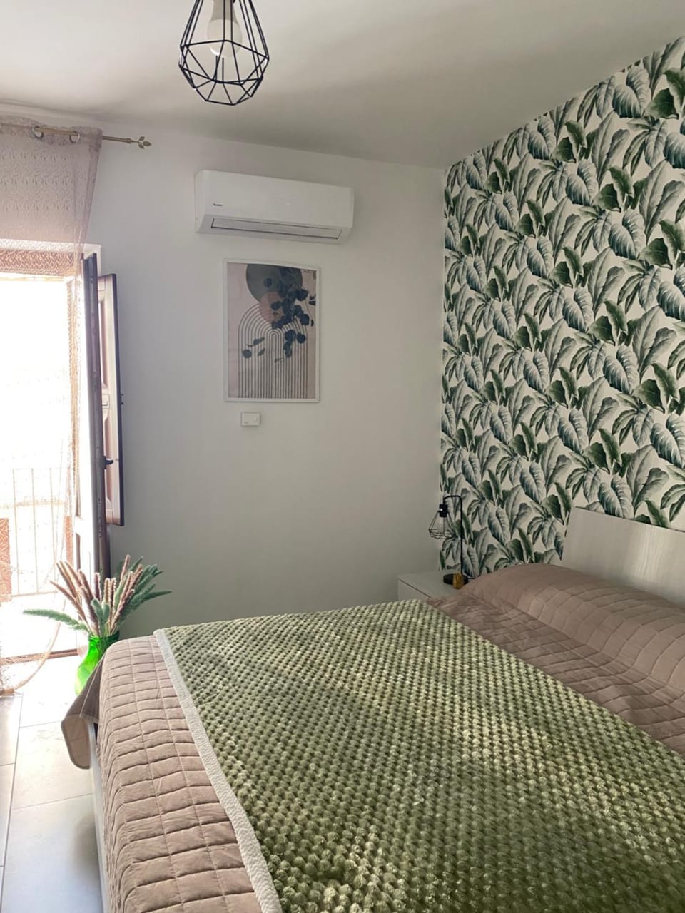 Bed, Bedroom, air conditioner