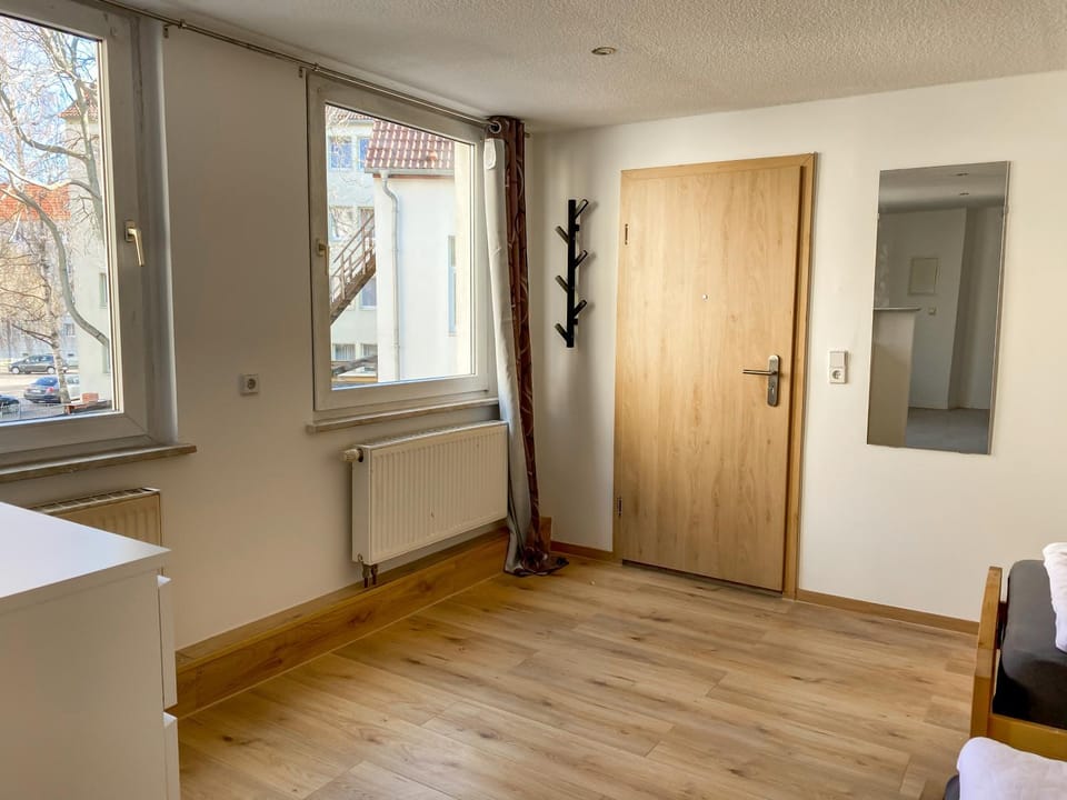 Photo of the whole room, internet, wardrobe
