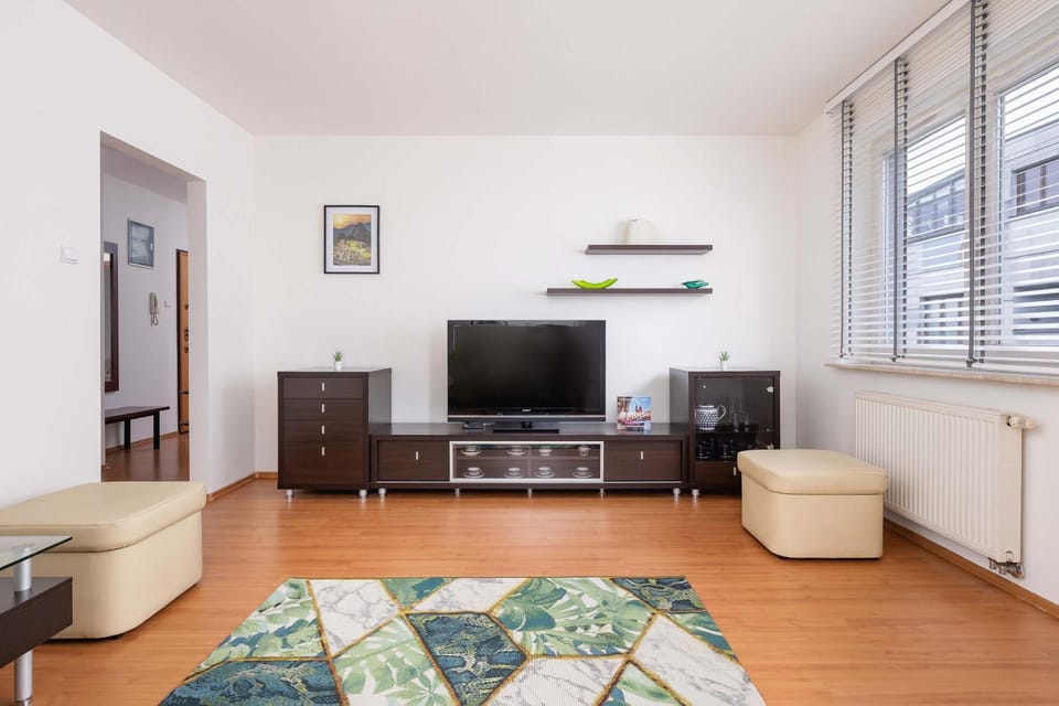 Communal lounge/ TV room, TV and multimedia, Living room, Seating area, Evening entertainment