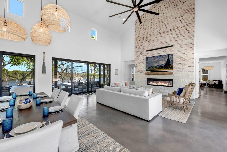 Lakeview Landing and Concierge Services House in Cottonwood Shores