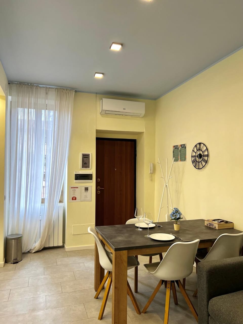 moderno bilocale vicino navigli e Bocconi Apartment in Milan