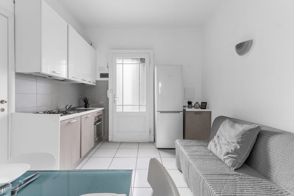 Kitchen or kitchenette, Dining area, oven, stove