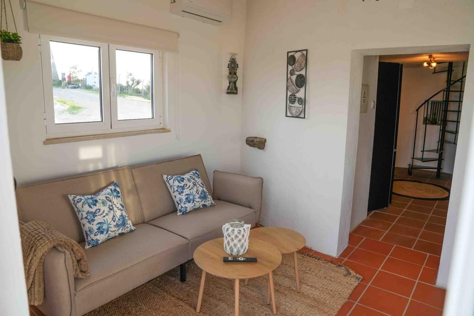 Living room, Seating area, internet