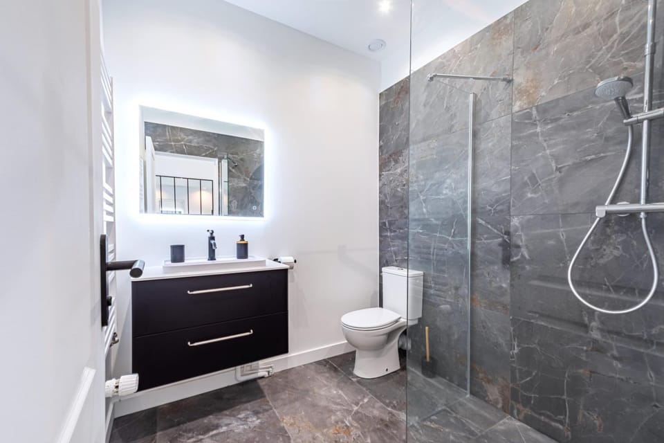 Shower, Toilet, Bathroom