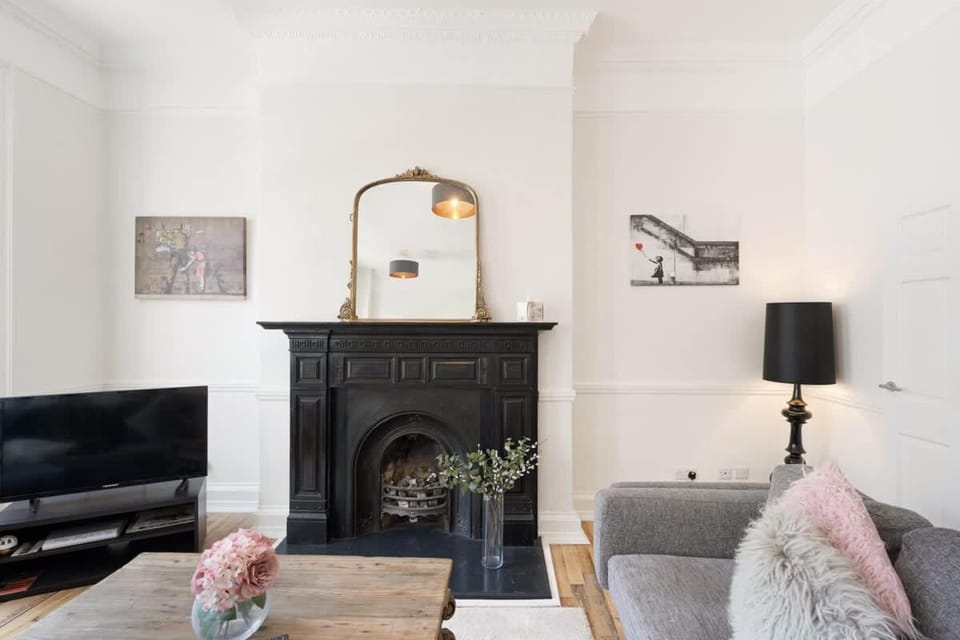 Large Luxury City Centre Flat with Balcony Apartment in Bristol