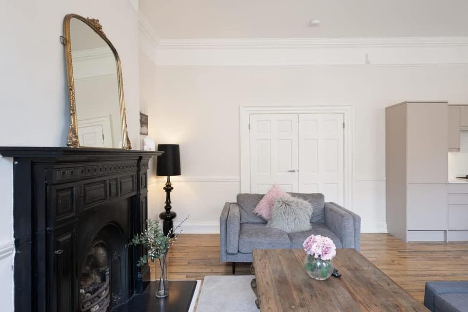 Large Luxury City Centre Flat with Balcony Apartment in Bristol