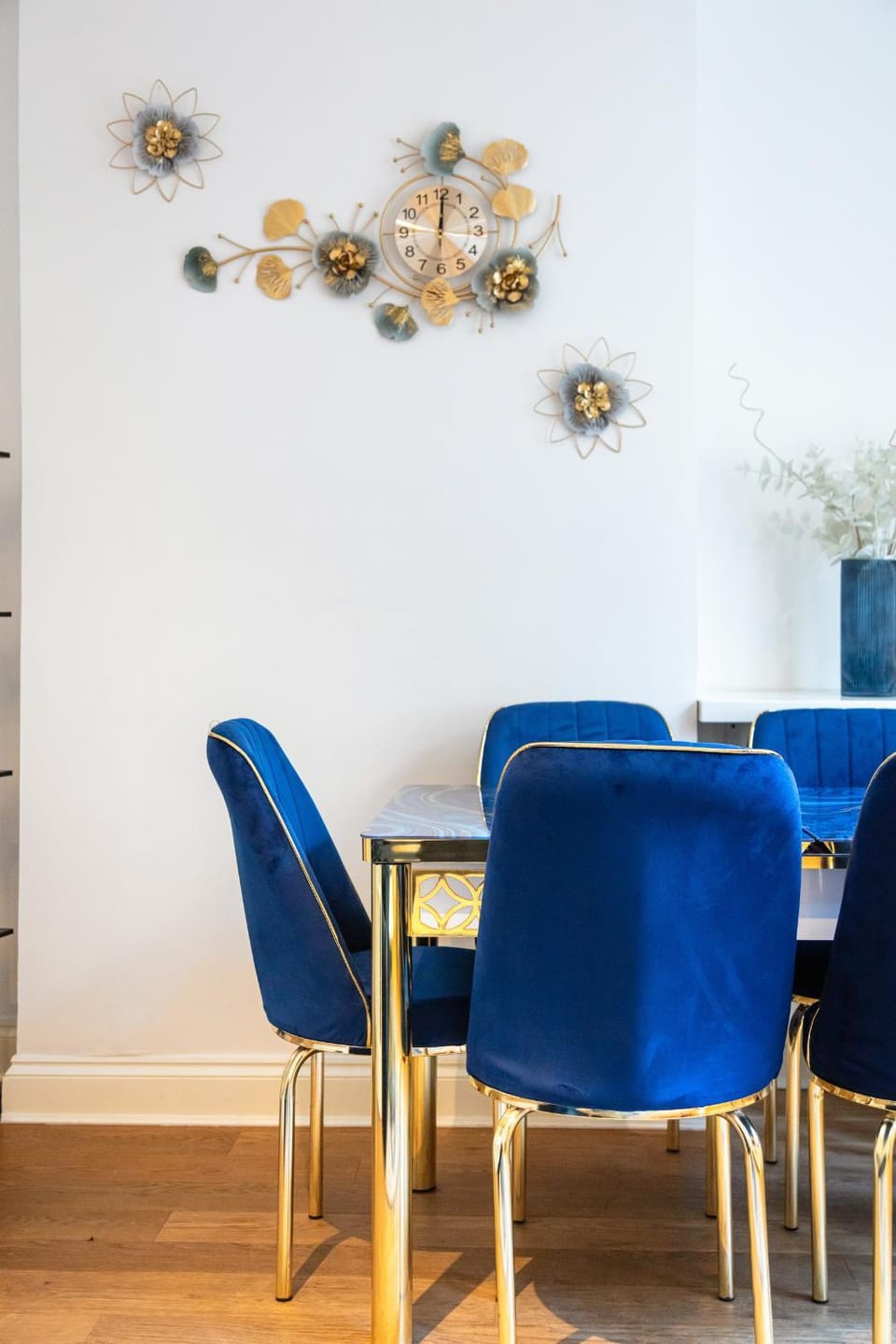 Seating area, Dining area