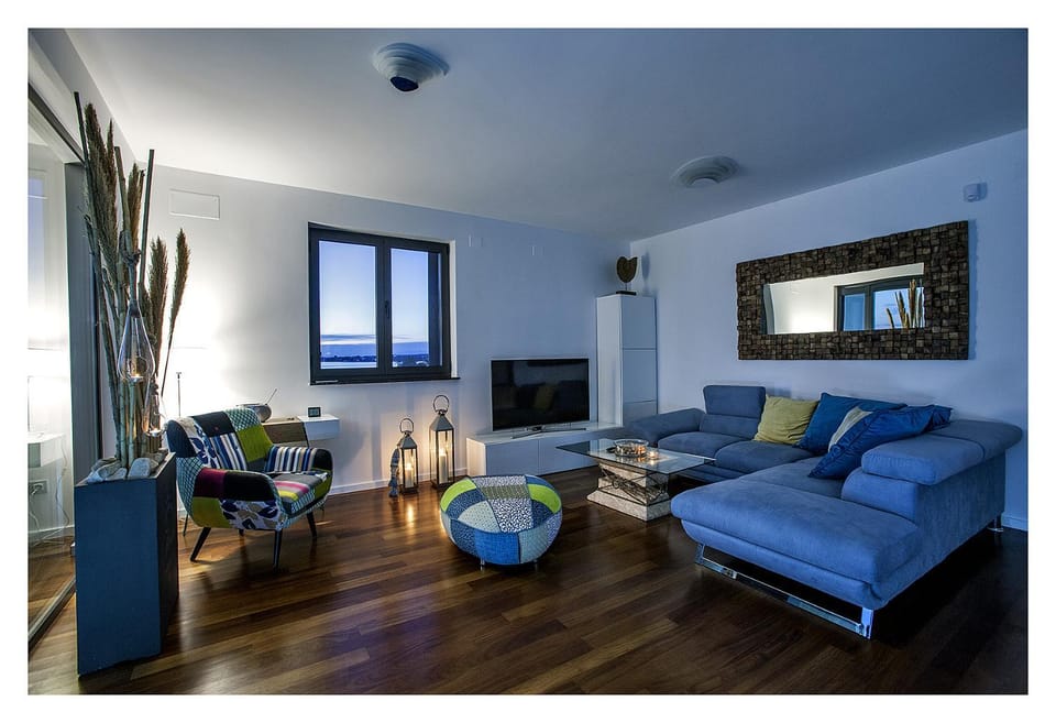 TV and multimedia, Living room, Seating area