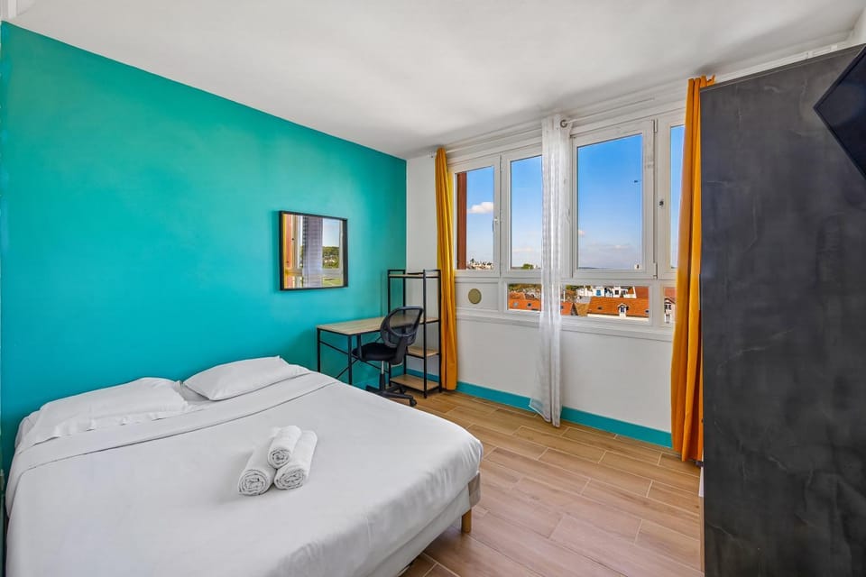 Bed, TV and multimedia, Kitchen or kitchenette, Photo of the whole room, Bedroom, storage, towels