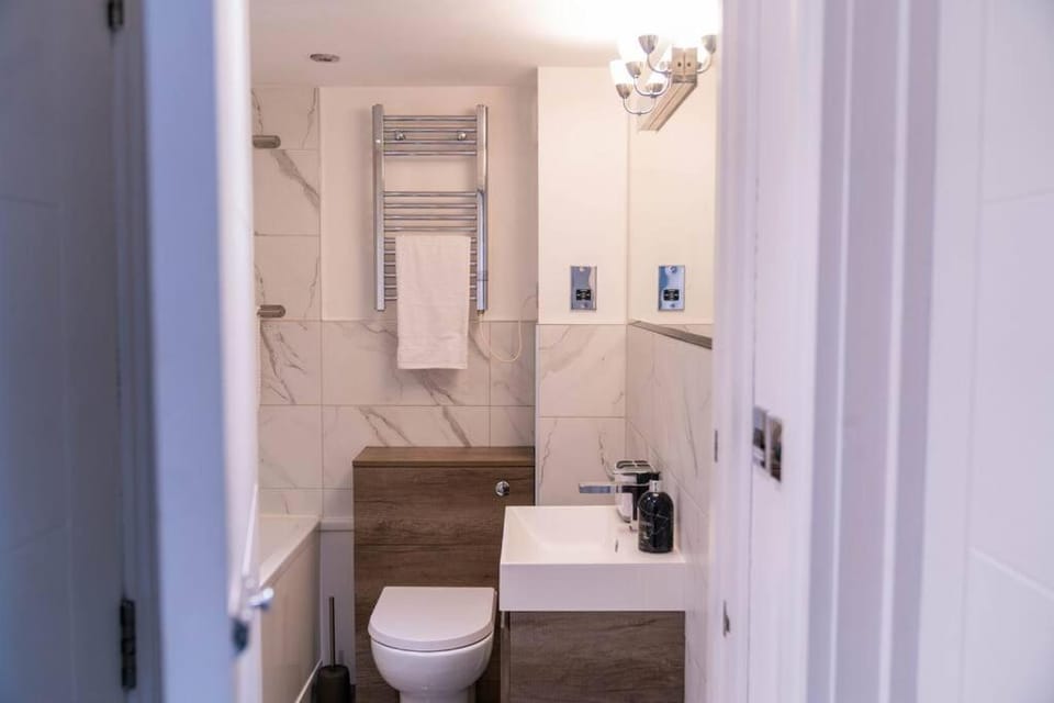 1 Bedroom Apartment by Primal Estates Short Lets in Brighton Apartment in Brighton