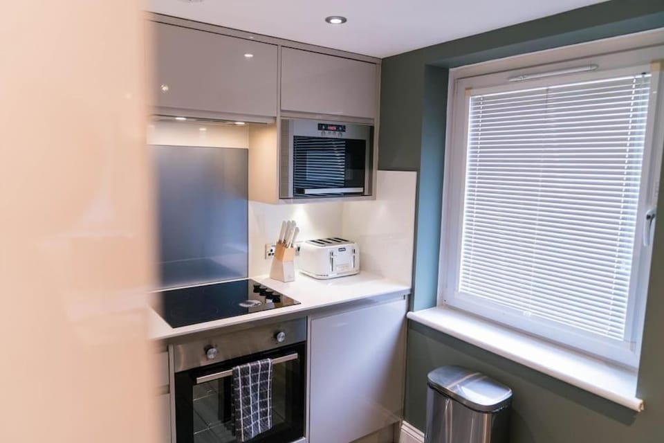 1 Bedroom Apartment by Primal Estates Short Lets in Brighton Apartment in Brighton