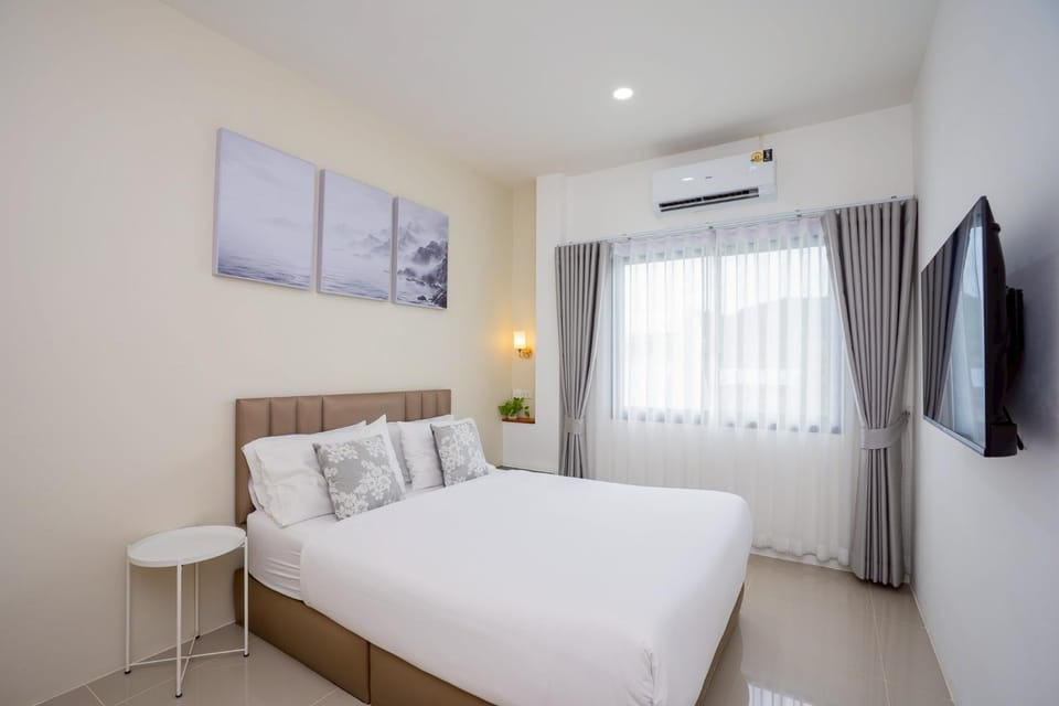 Property building, TV and multimedia, Bedroom, Mountain view, towels