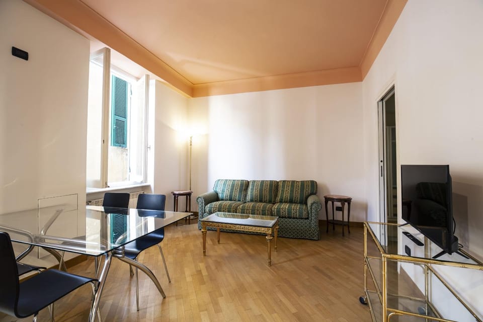 Communal lounge/ TV room, TV and multimedia, Living room, Seating area, Dining area, heating