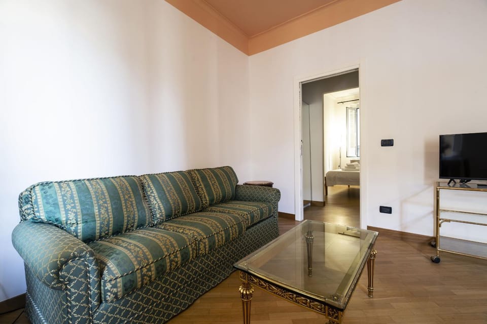 Communal lounge/ TV room, TV and multimedia, Living room, Seating area, Bedroom