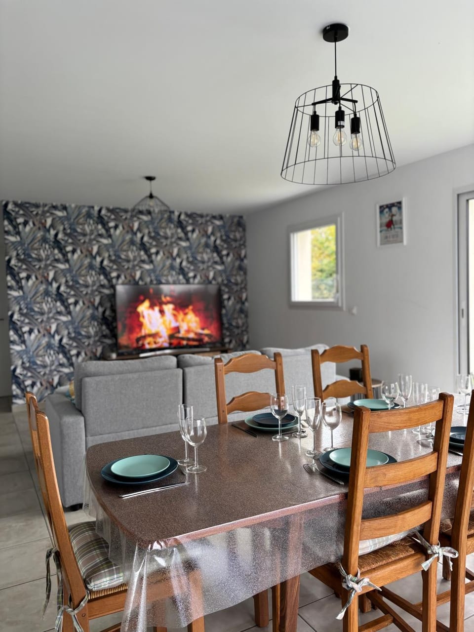 Living room, Seating area, Dining area