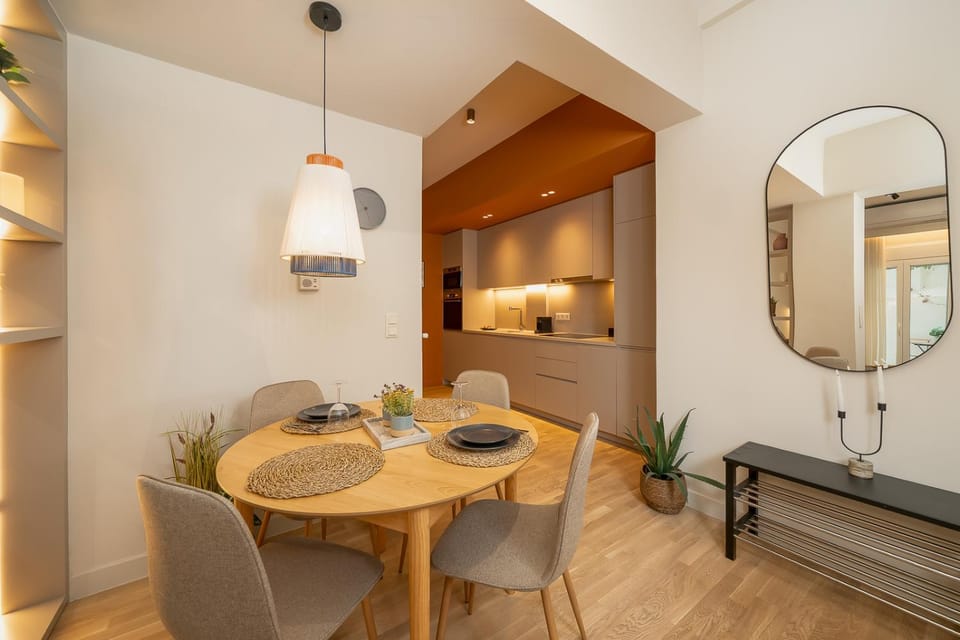 Dining area, kitchen