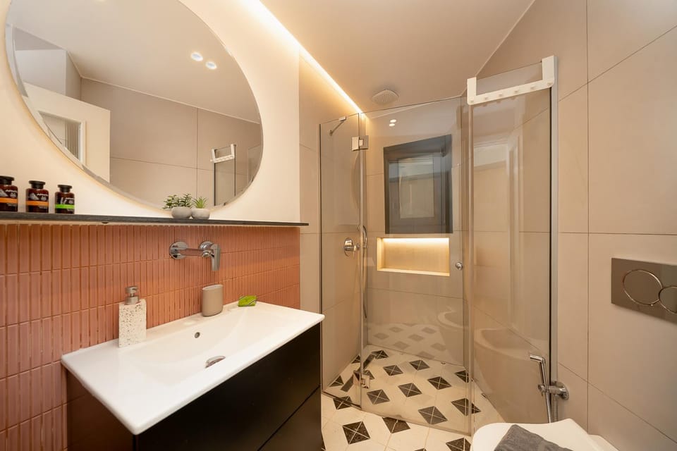 Shower, Toilet, Bathroom