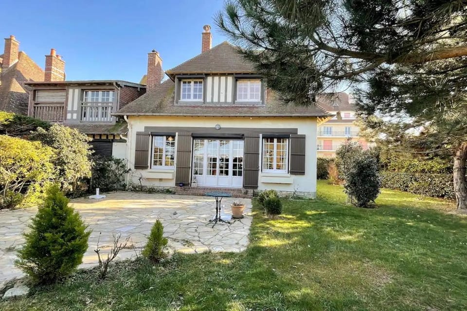 Villa sur la plage Deauville Villa in Normandy