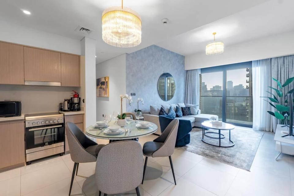 Kitchen or kitchenette, Living room, Seating area, Dining area, oven