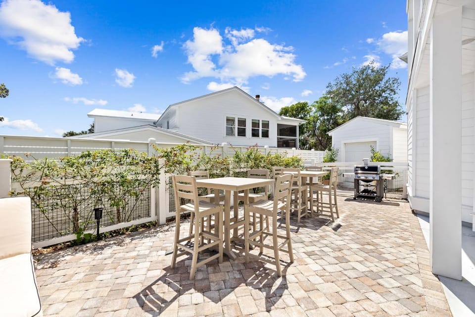 Patio, BBQ facilities, Dining area