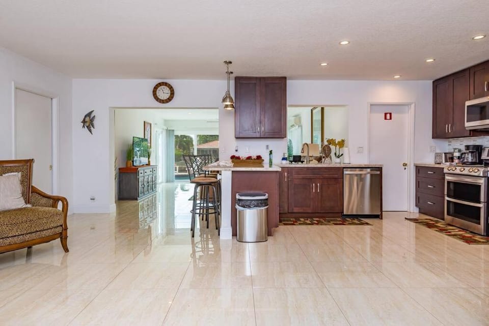 Juanita's Waterfront Villa House in Fort Lauderdale