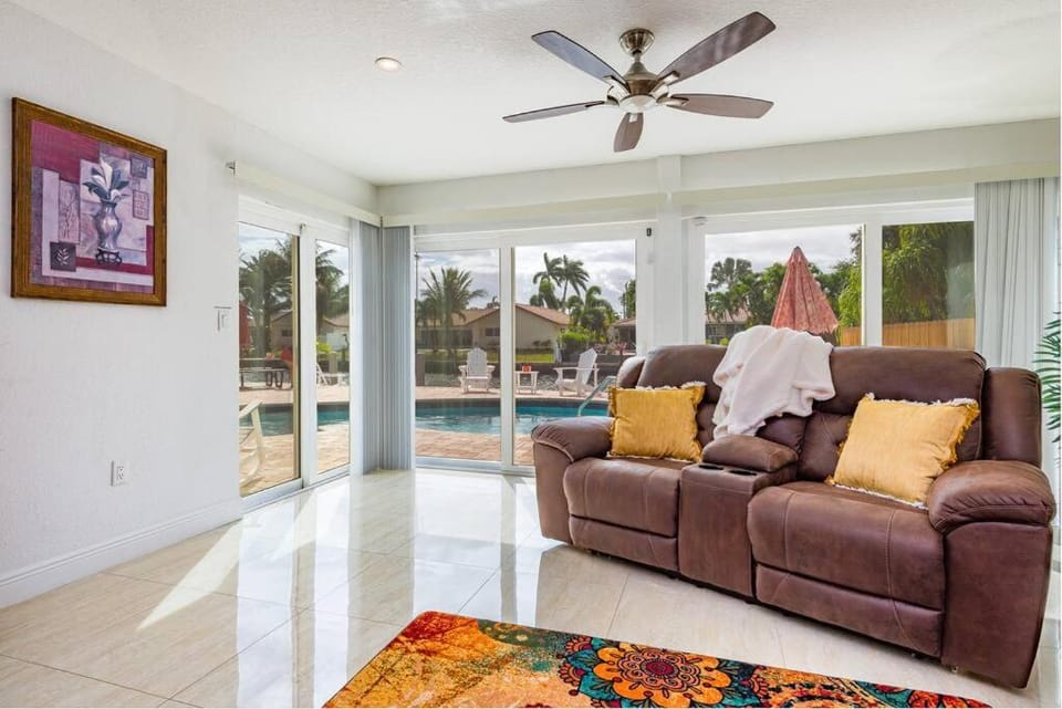 Juanita's Waterfront Villa House in Fort Lauderdale