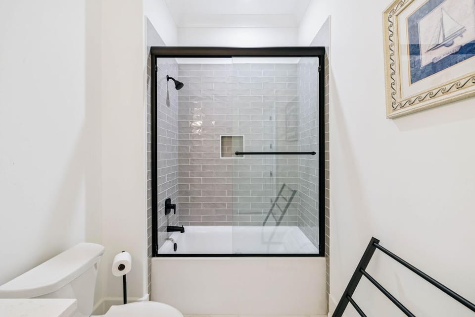Shower, Toilet, Bathroom, Bath, towels
