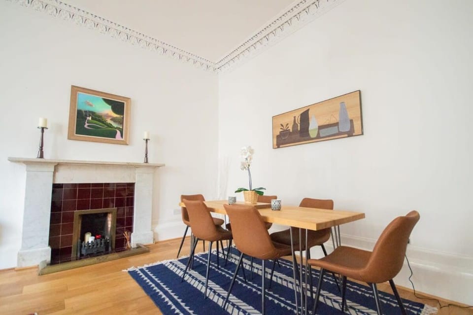 Stunning 3 Bed Flat in the Heart of the West End House in Glasgow