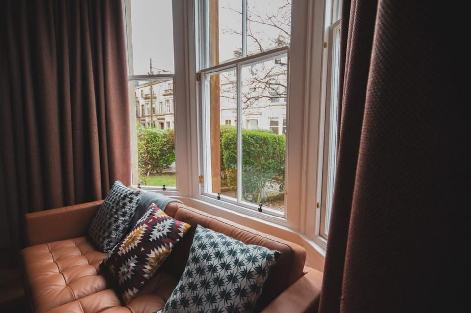 Stunning 3 Bed Flat in the Heart of the West End House in Glasgow