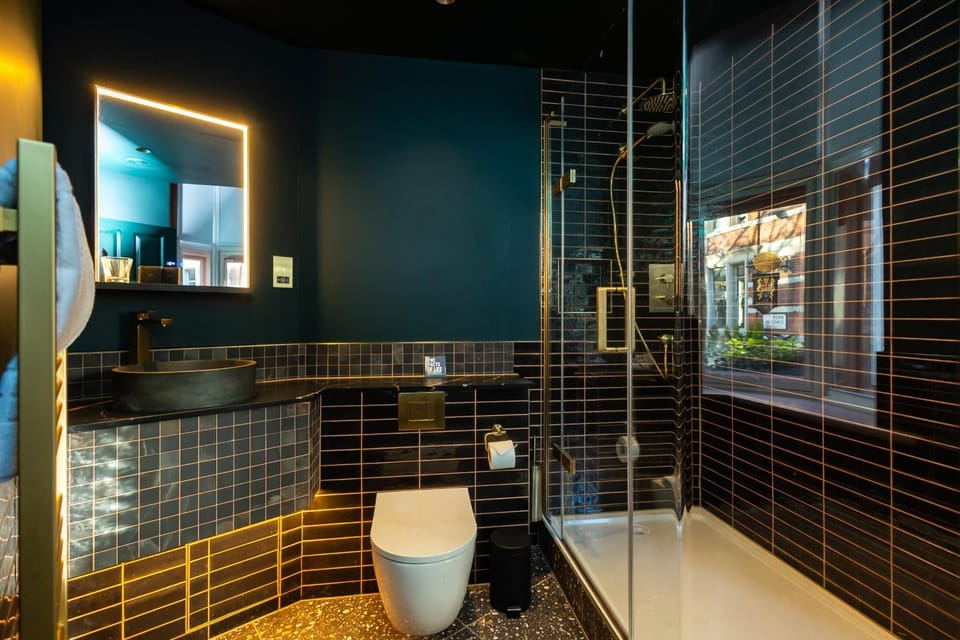 Shower, Toilet, Bathroom