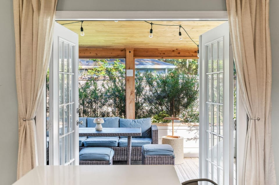 Sunny Retreat Near Downtown & Beaches House in Florida