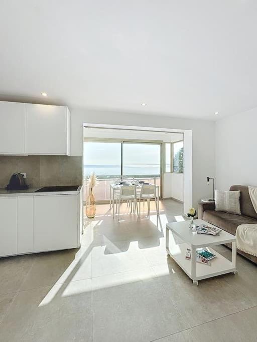 Évasion Mer & Vue Imprenable Apartment in Nice