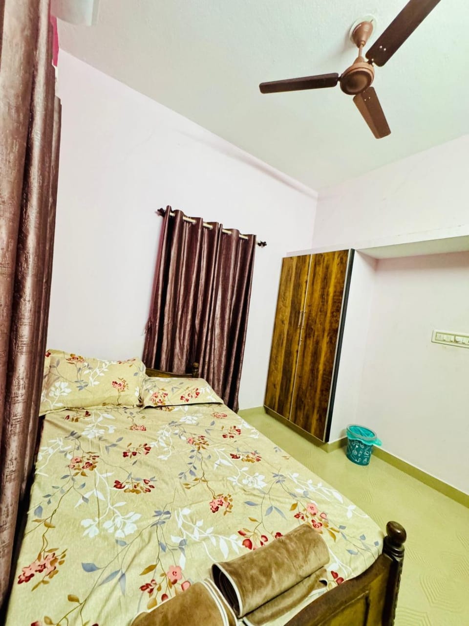 Bed, Photo of the whole room, Bedroom, air conditioner