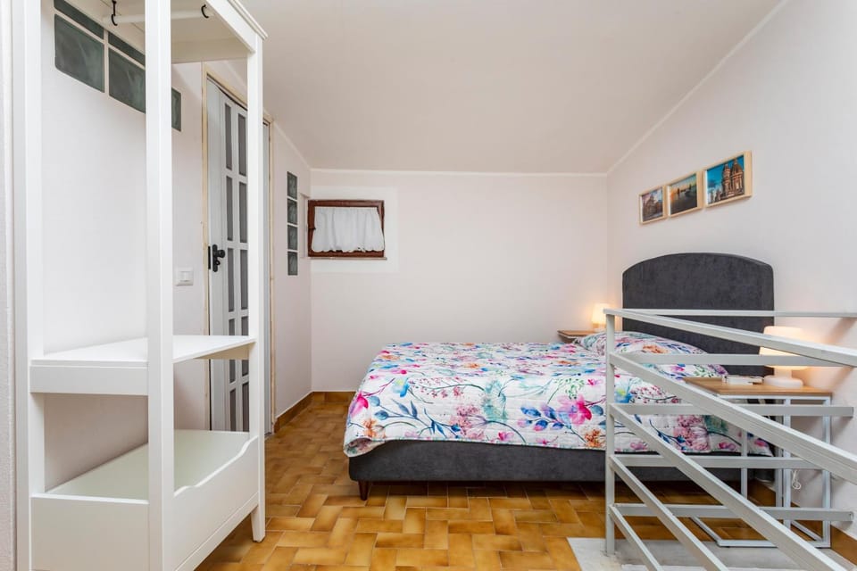 Property building, Living room, Bedroom