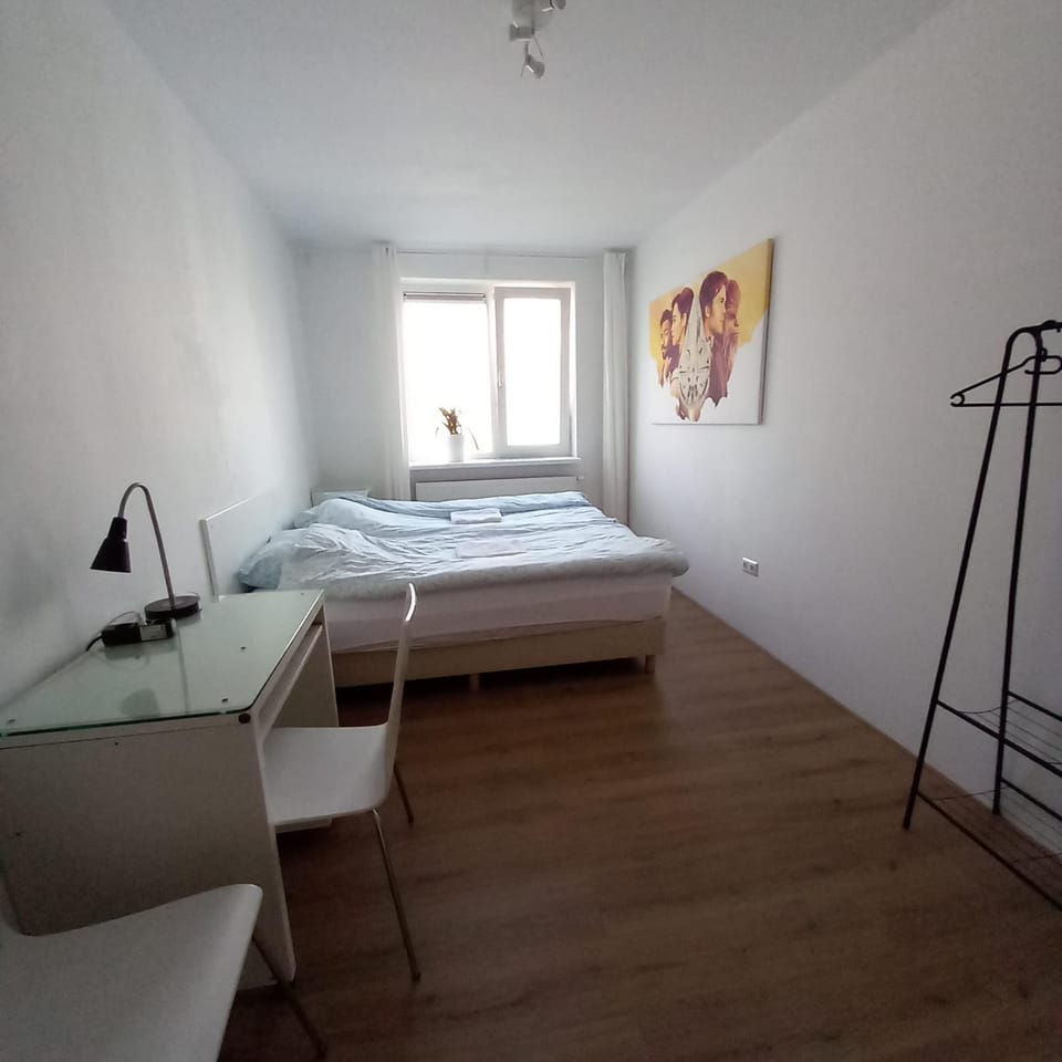 private rooms, free parking, luxury city villa close to the center Bed and Breakfast in Wassenaar