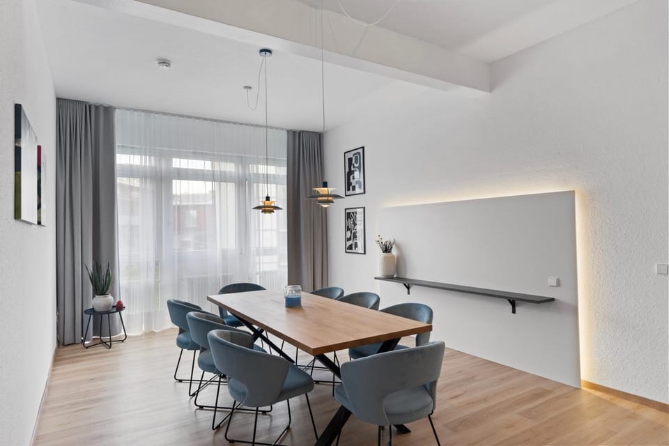 Seating area, Dining area